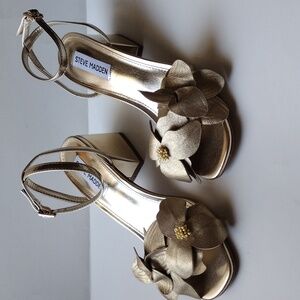 Steve Madden Ammie Gold Block Heels Ankle Strap Sandals 7.5